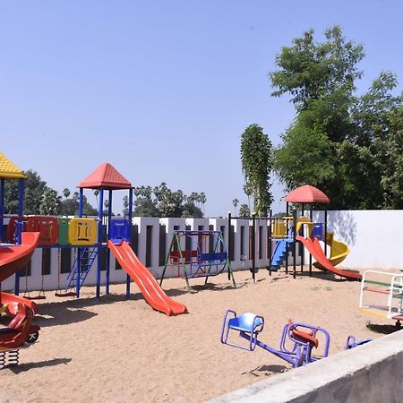Hotel Golden Palace & Rooms Halol Екстер'єр фото
