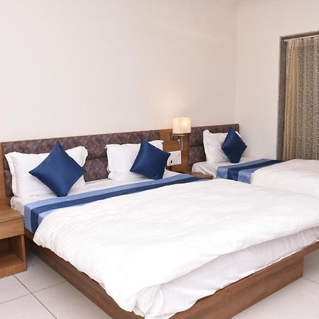 Hotel Golden Palace & Rooms Halol Екстер'єр фото