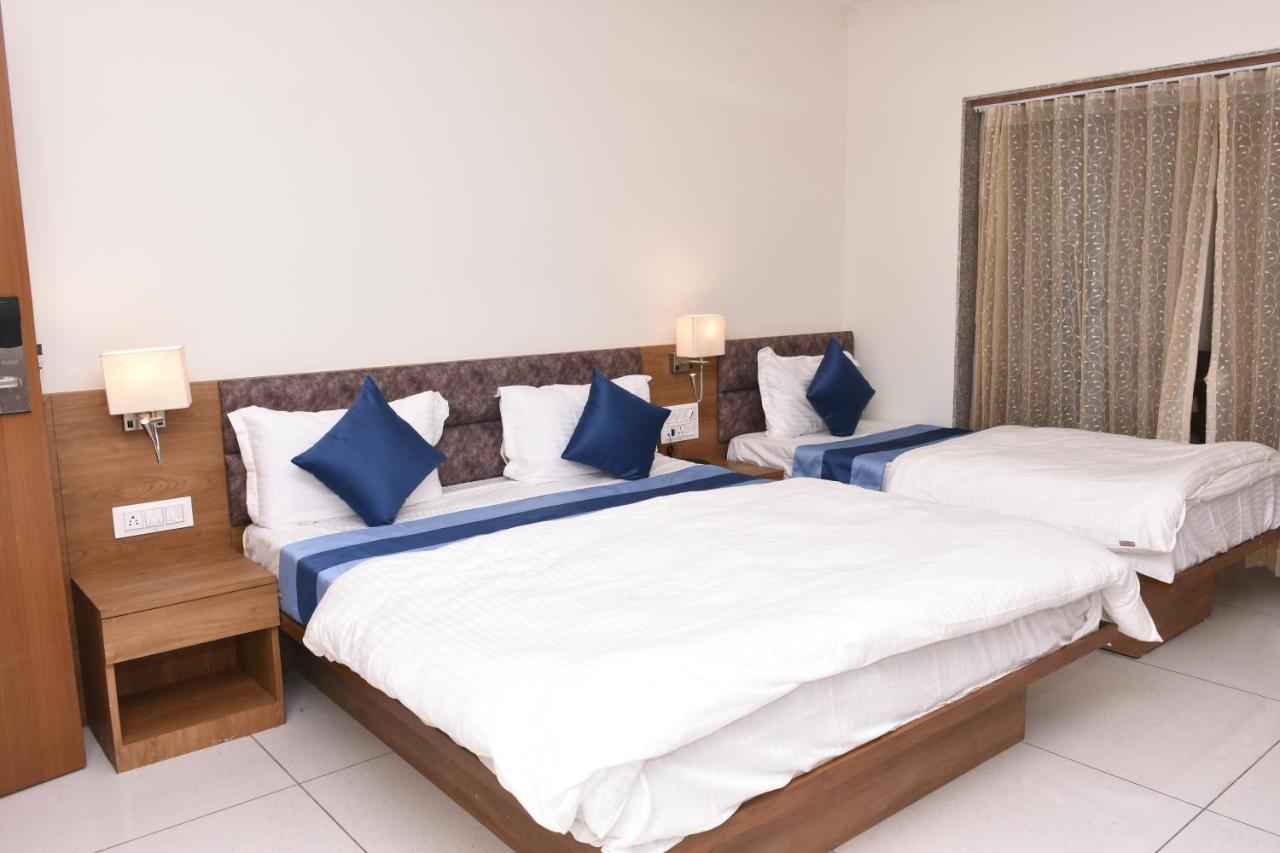 Hotel Golden Palace & Rooms Halol Екстер'єр фото