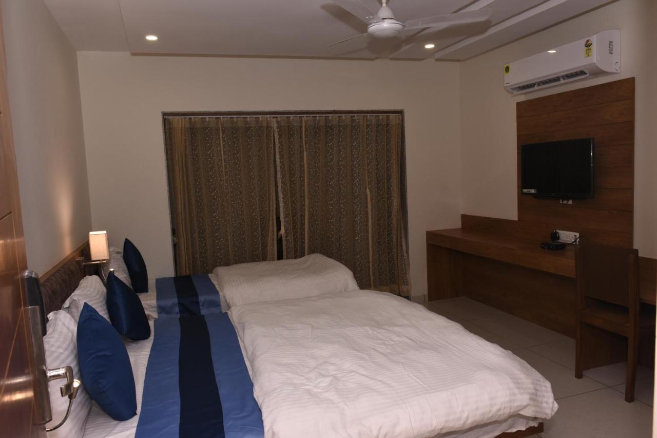 Hotel Golden Palace & Rooms Halol Екстер'єр фото
